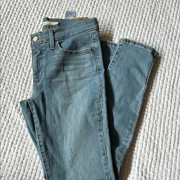 Levi's Blue Slim Fit Jeans with Classic Stitching - Picture 11 of 13